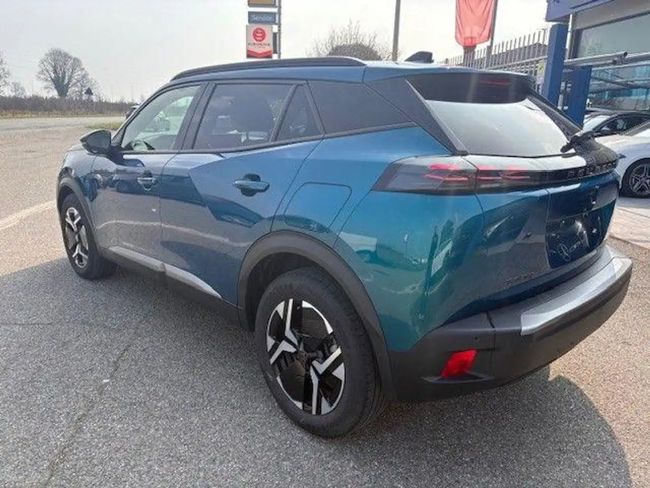Peugeot 2008 PureTech 100 S&S Allure 4