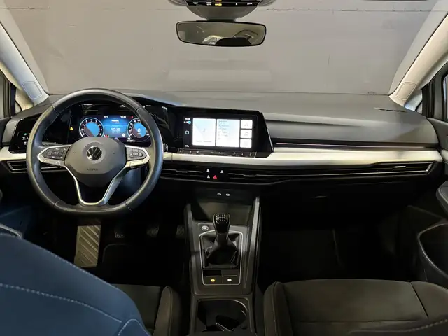Volkswagen Golf view 2