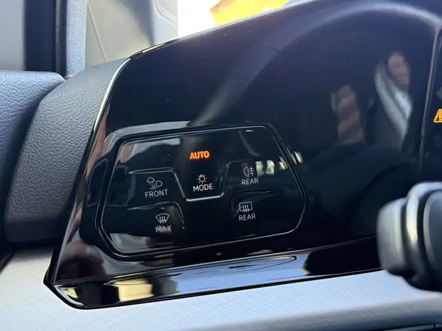 Volkswagen Golf view 17