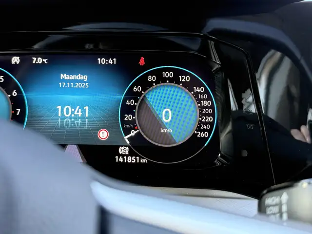 Volkswagen Golf view 20