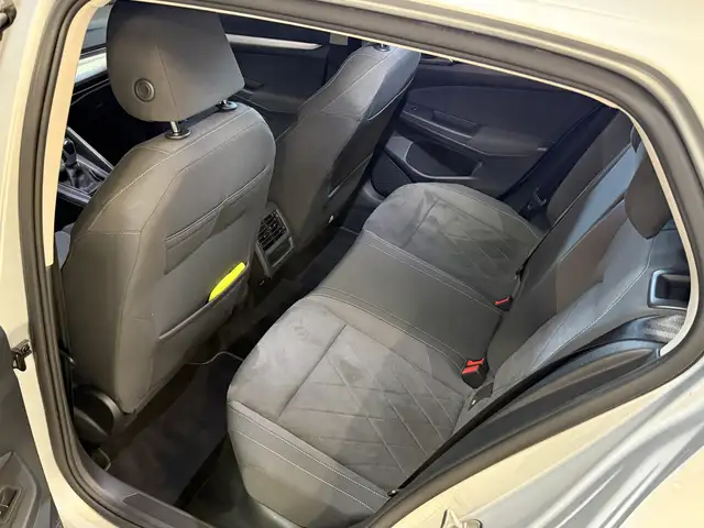 Volkswagen Golf view 11