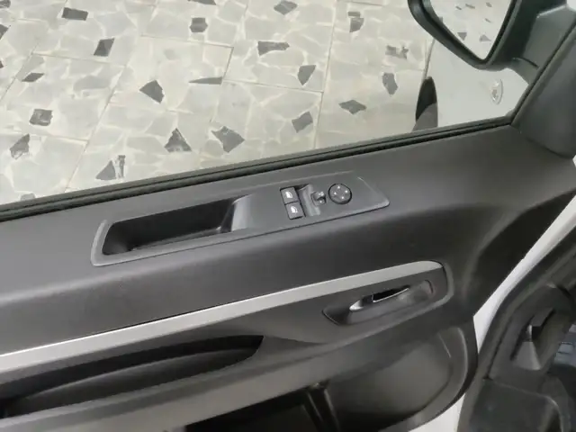 Opel Vivaro view 11