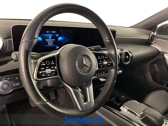 Mercedes-Benz Cla view 12