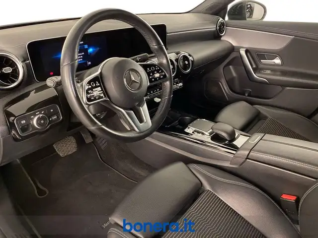 Mercedes-Benz Cla view 10