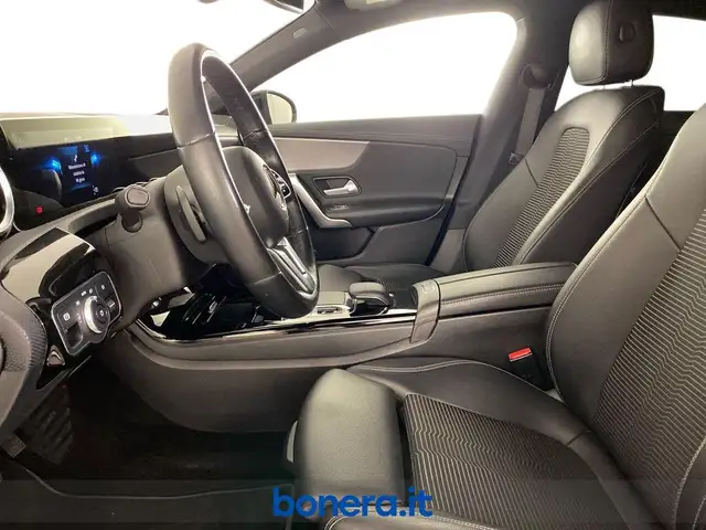 Mercedes-Benz Cla view 11