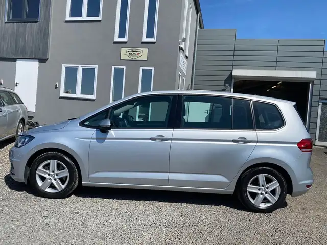 Volkswagen Touran Trendline BMT*1.HD*7Sitz*AHK*Navi*TüvNeu
