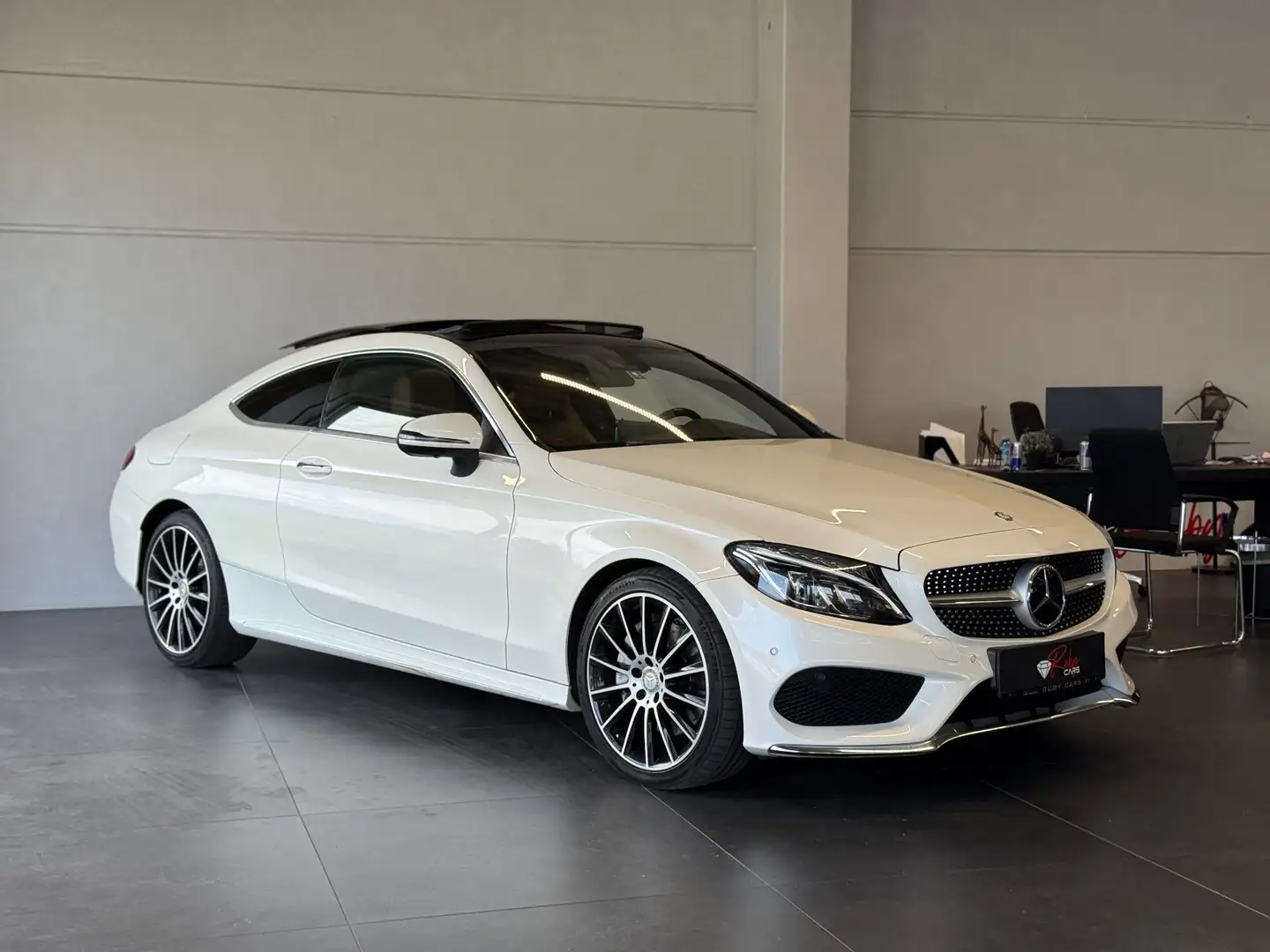 Mercedes-Benz C 250 C-Klasse Coupe C 250 d d AMG Line Bianco - 1