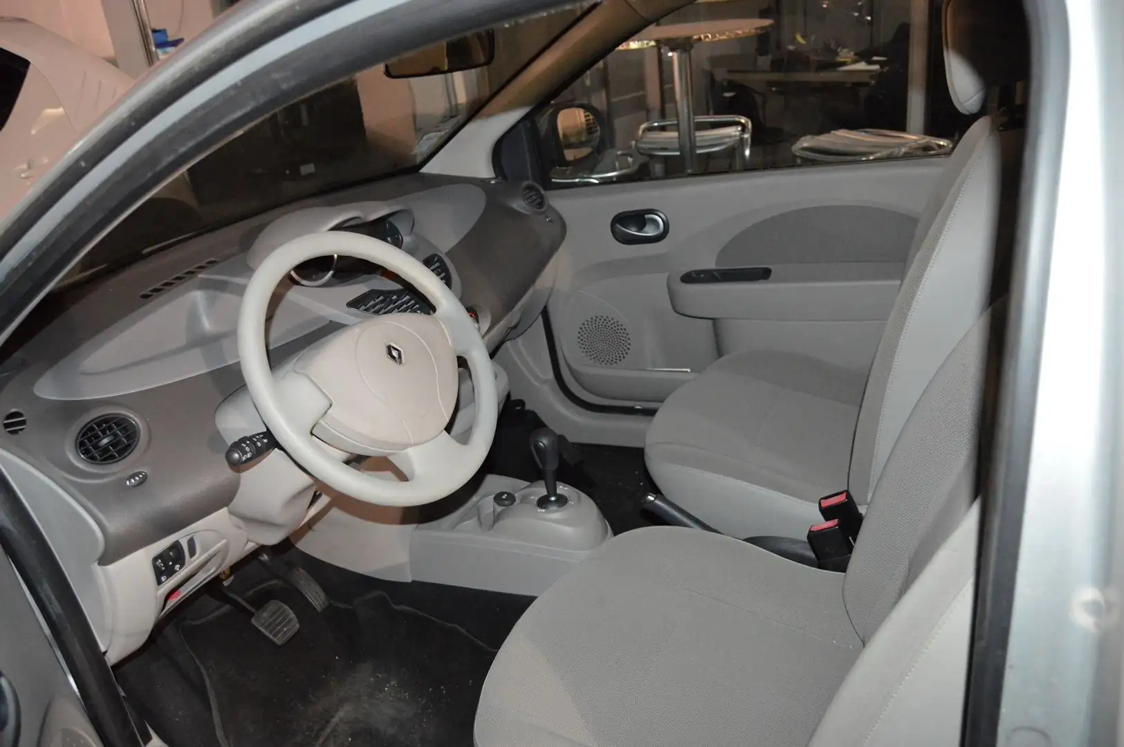 Renault Twingo 1.2 16V 75CH DYNAMIQUE QUICKSHIFT Gris - 2