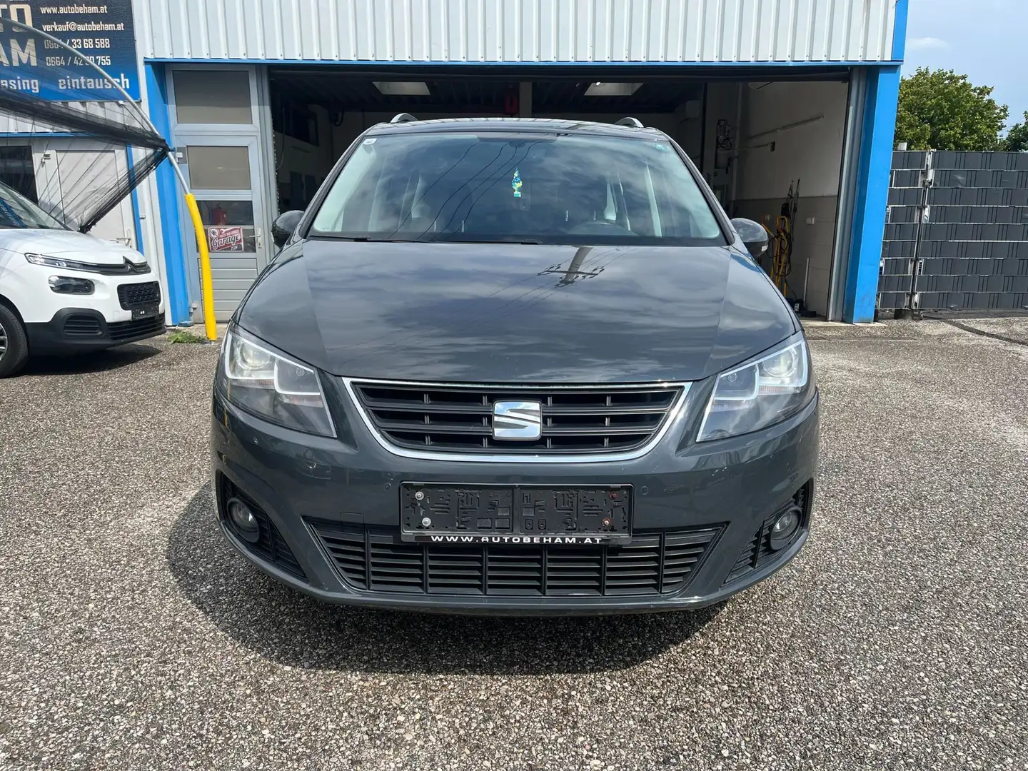SEAT Alhambra Executive 1,4 TSI DSG Navi-Xenon-AHK-Kamera Grau - 2