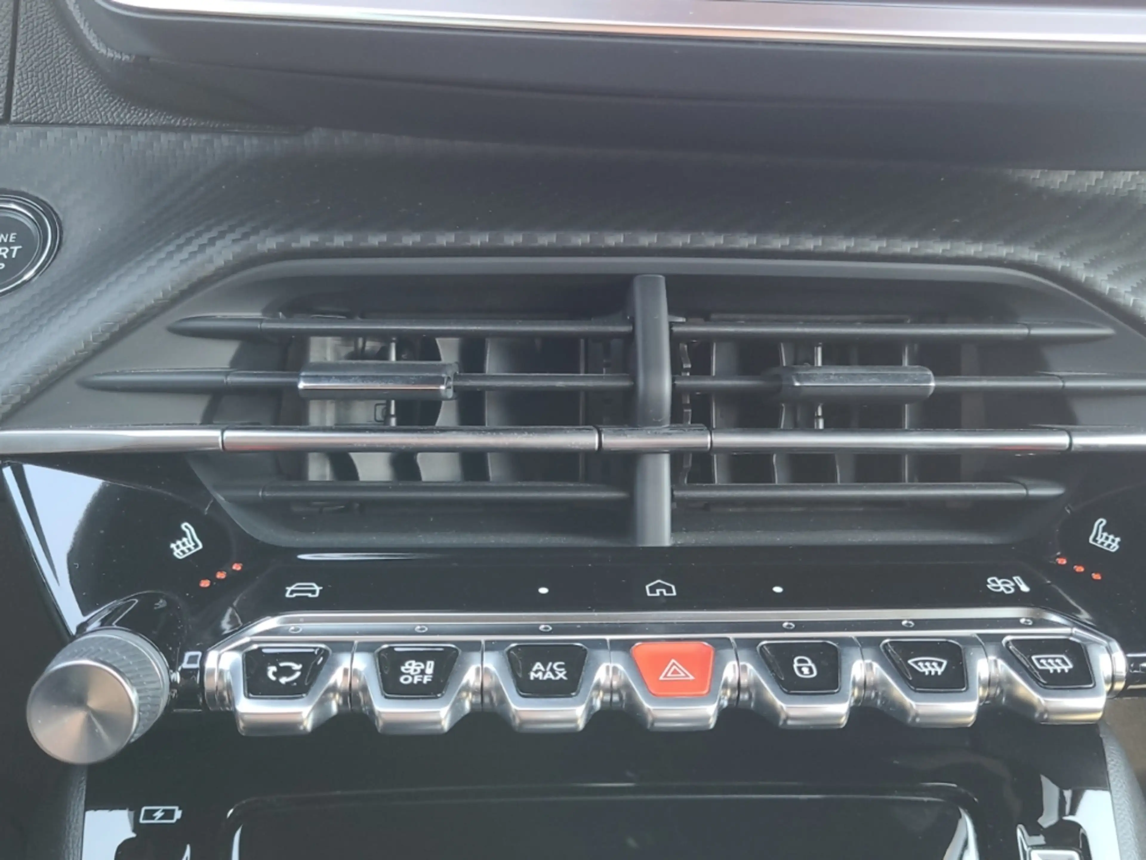Peugeot 208 GT HYBRID 100 LED CarPlay DAB+ Kamera Keyless+ — photo 17