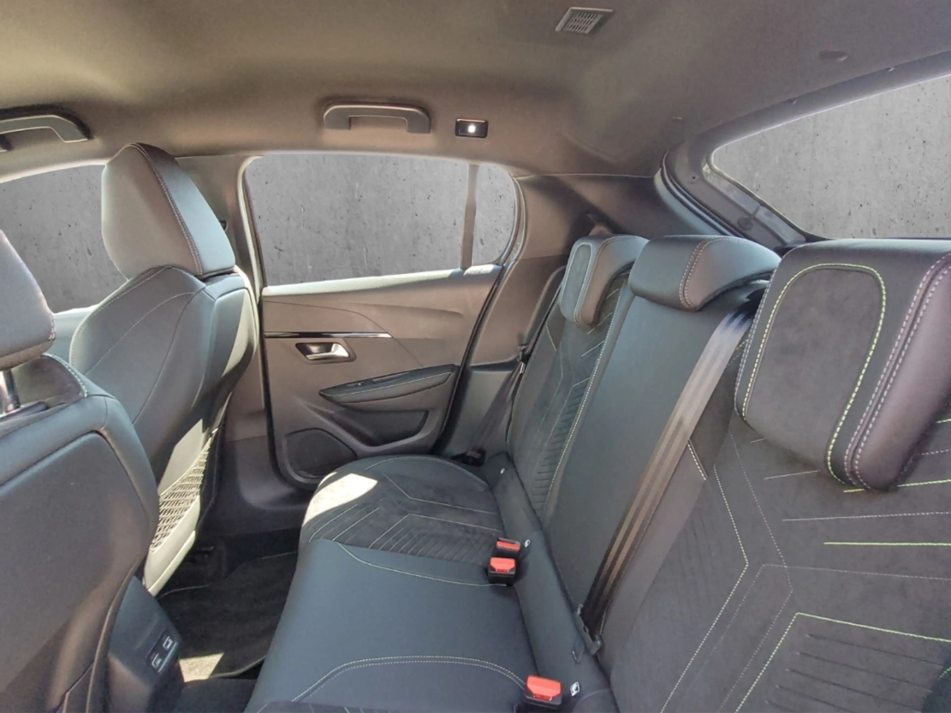 Peugeot 208 GT HYBRID 100 LED CarPlay DAB+ Kamera Keyless+ — photo 8