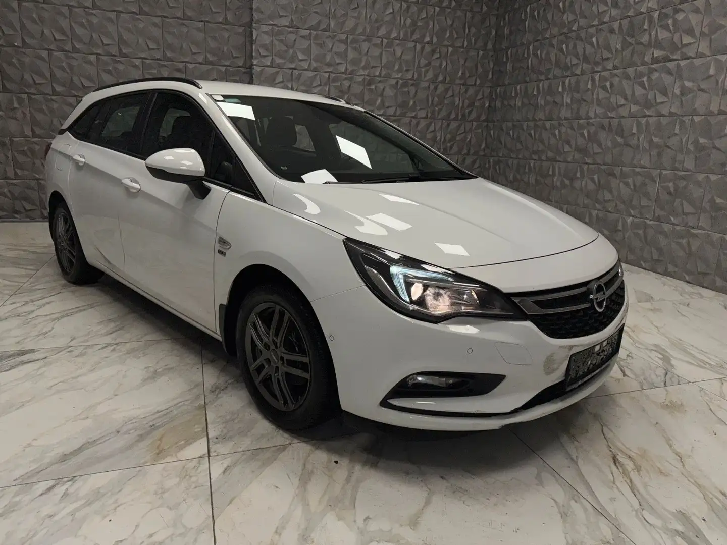 Opel Astra ST 1.6 Diesel 120 Jahre Desing *112.506km* Weiß - 1
