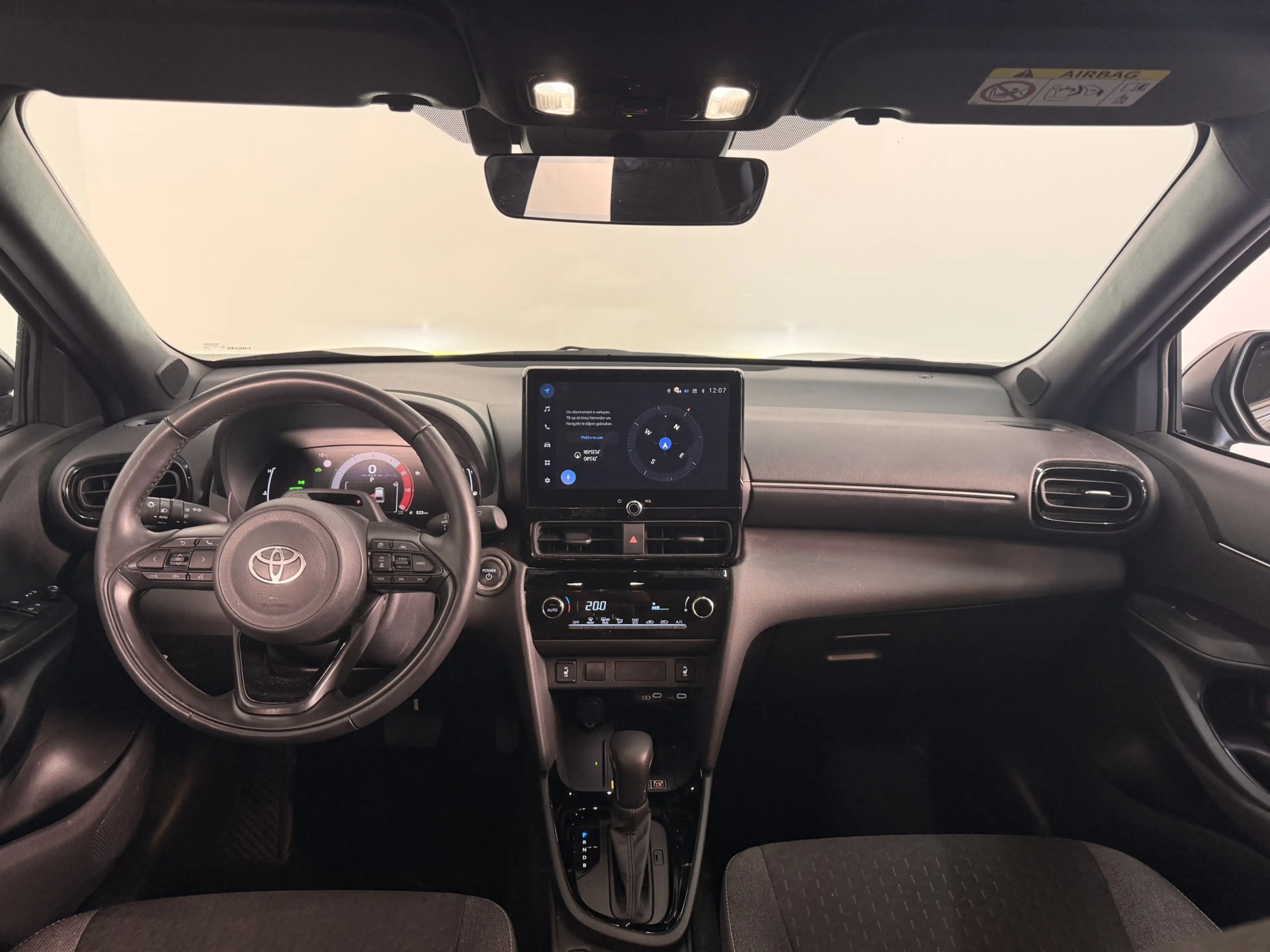 Toyota Yaris Cross 1.5 Hybrid 115 Dynamic | Stoel / Stuur en voorruit — photo 2