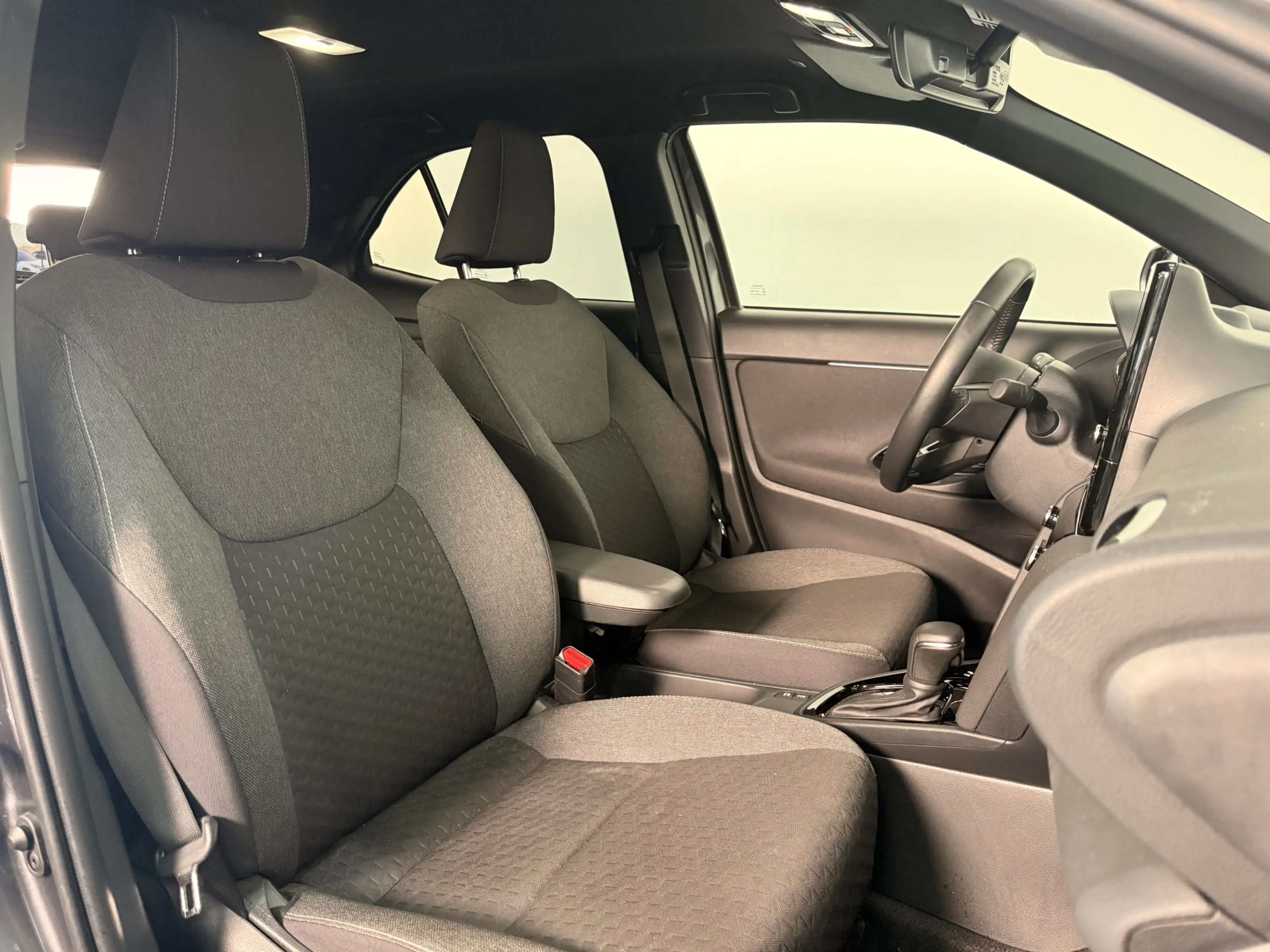 Toyota Yaris Cross 1.5 Hybrid 115 Dynamic | Stoel / Stuur en voorruit — photo 10