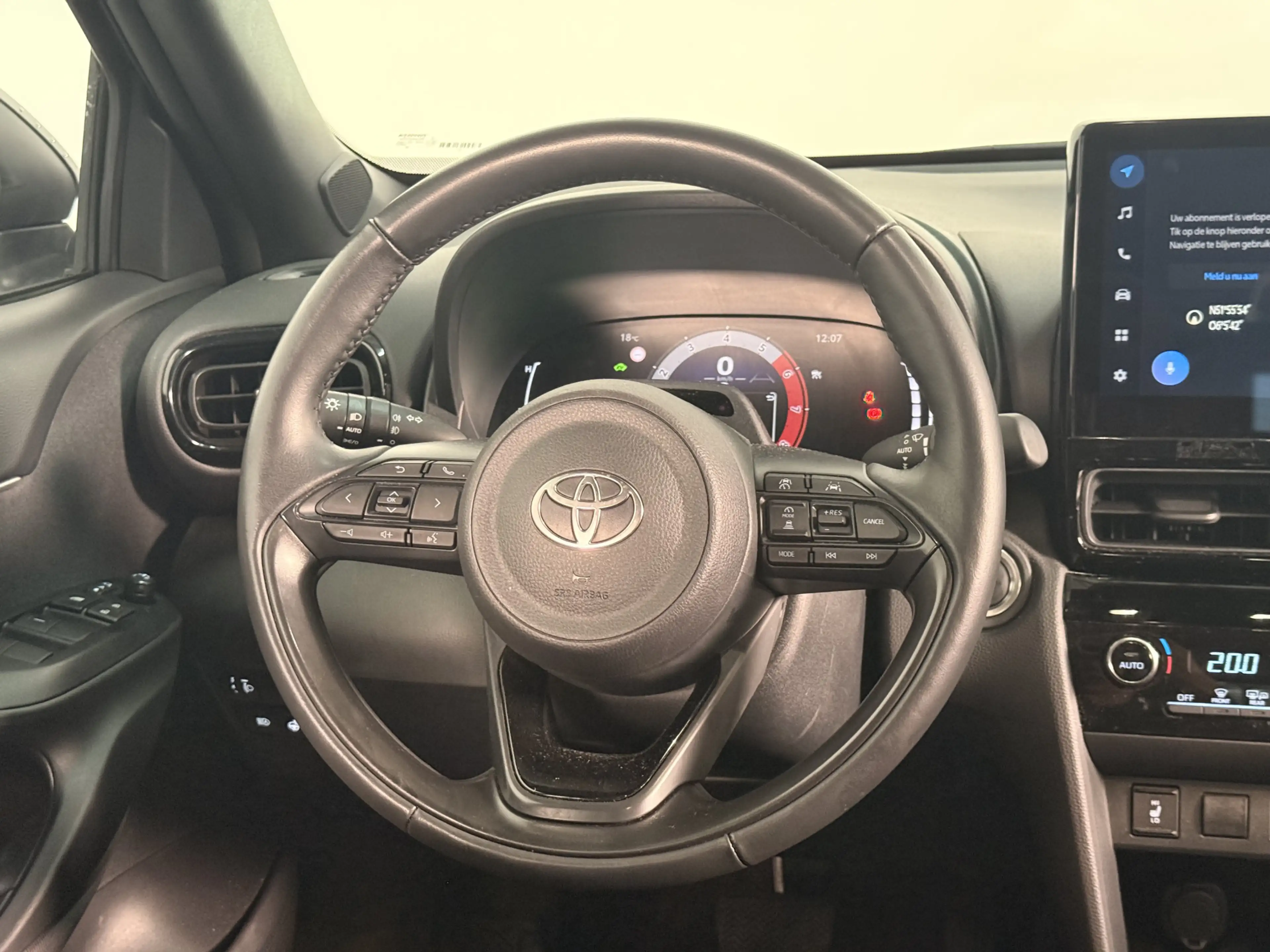 Toyota Yaris Cross 1.5 Hybrid 115 Dynamic | Stoel / Stuur en voorruit — photo 13