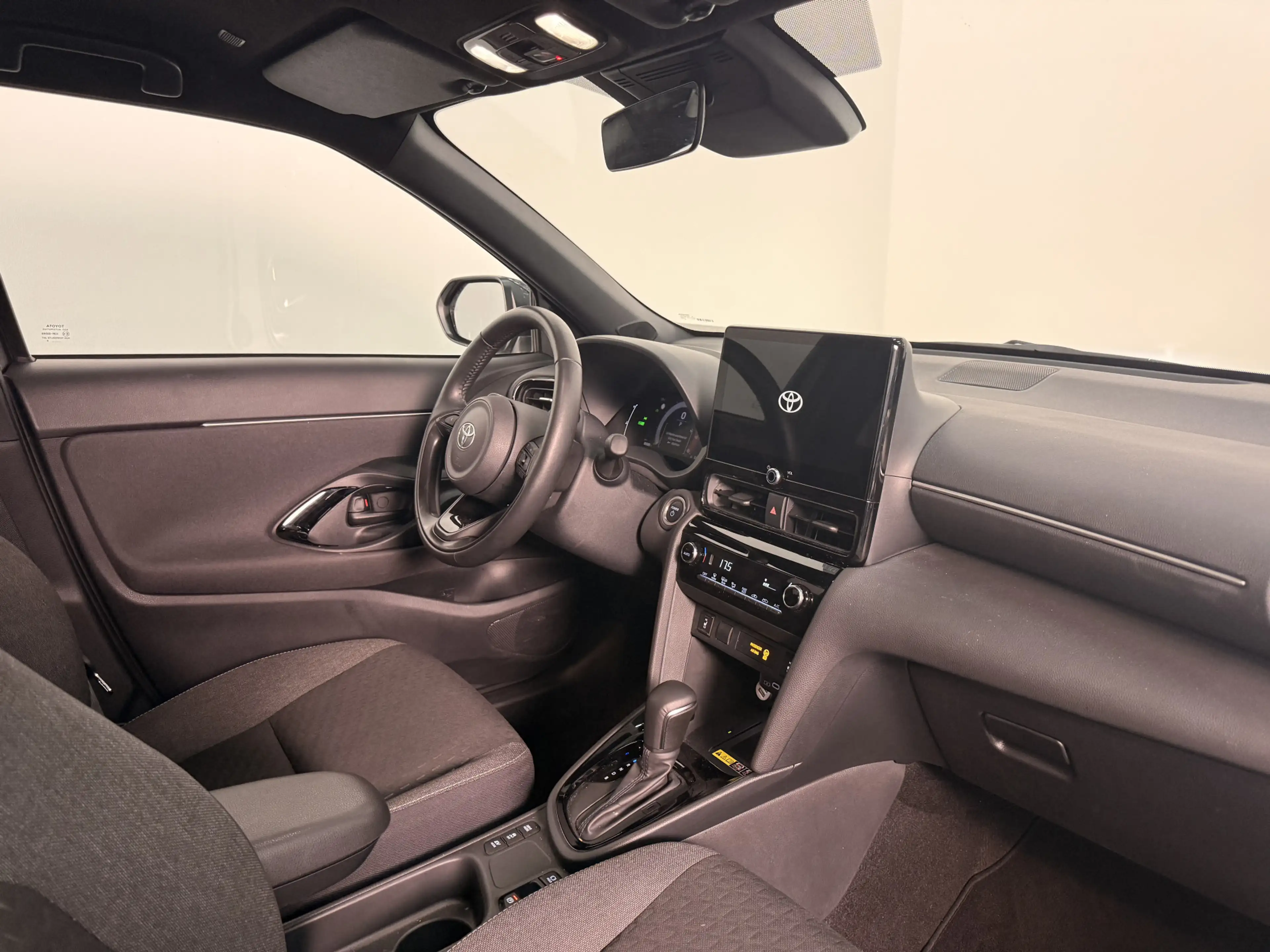 Toyota Yaris Cross 1.5 Hybrid 115 Dynamic | Stoel / Stuur en voorruit — photo 9