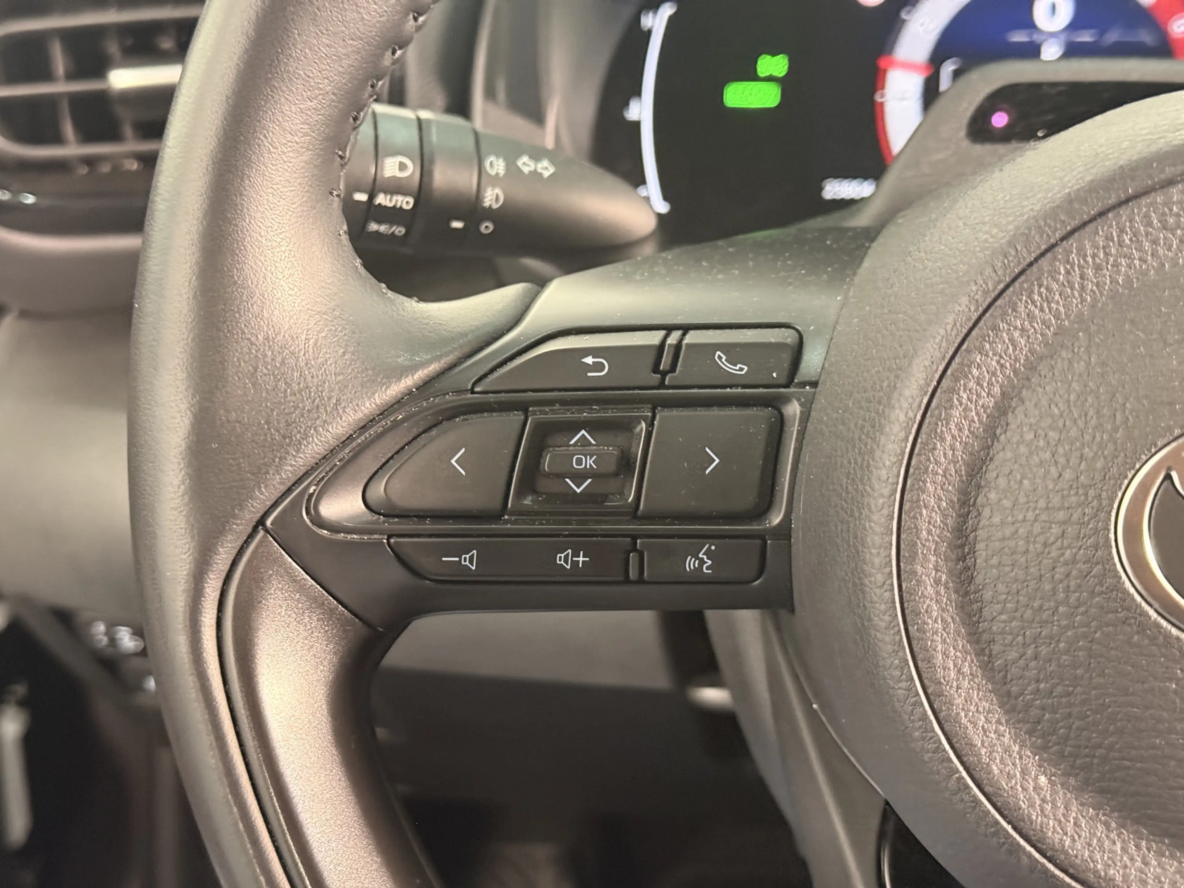 Toyota Yaris Cross 1.5 Hybrid 115 Dynamic | Stoel / Stuur en voorruit — photo 14
