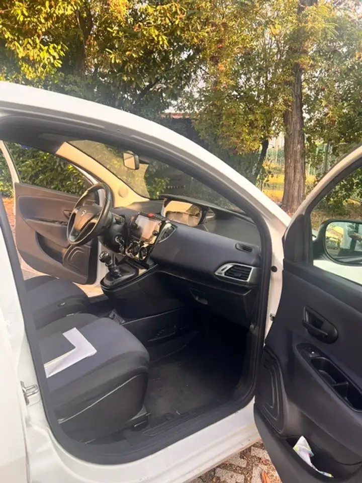 Lancia Ypsilon 2024 — фото 13