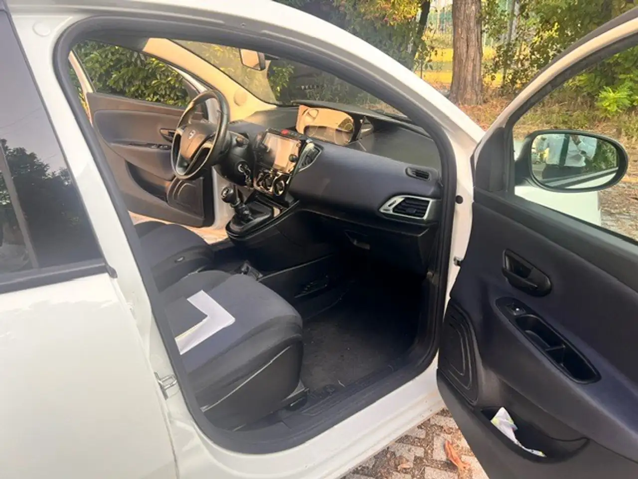 Lancia Ypsilon 2024 — фото 12