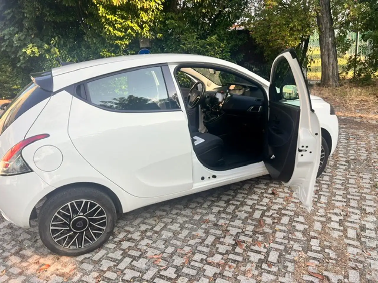 Lancia Ypsilon 2024 — фото 8