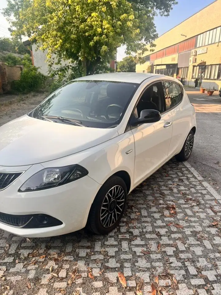 Lancia Ypsilon 2024