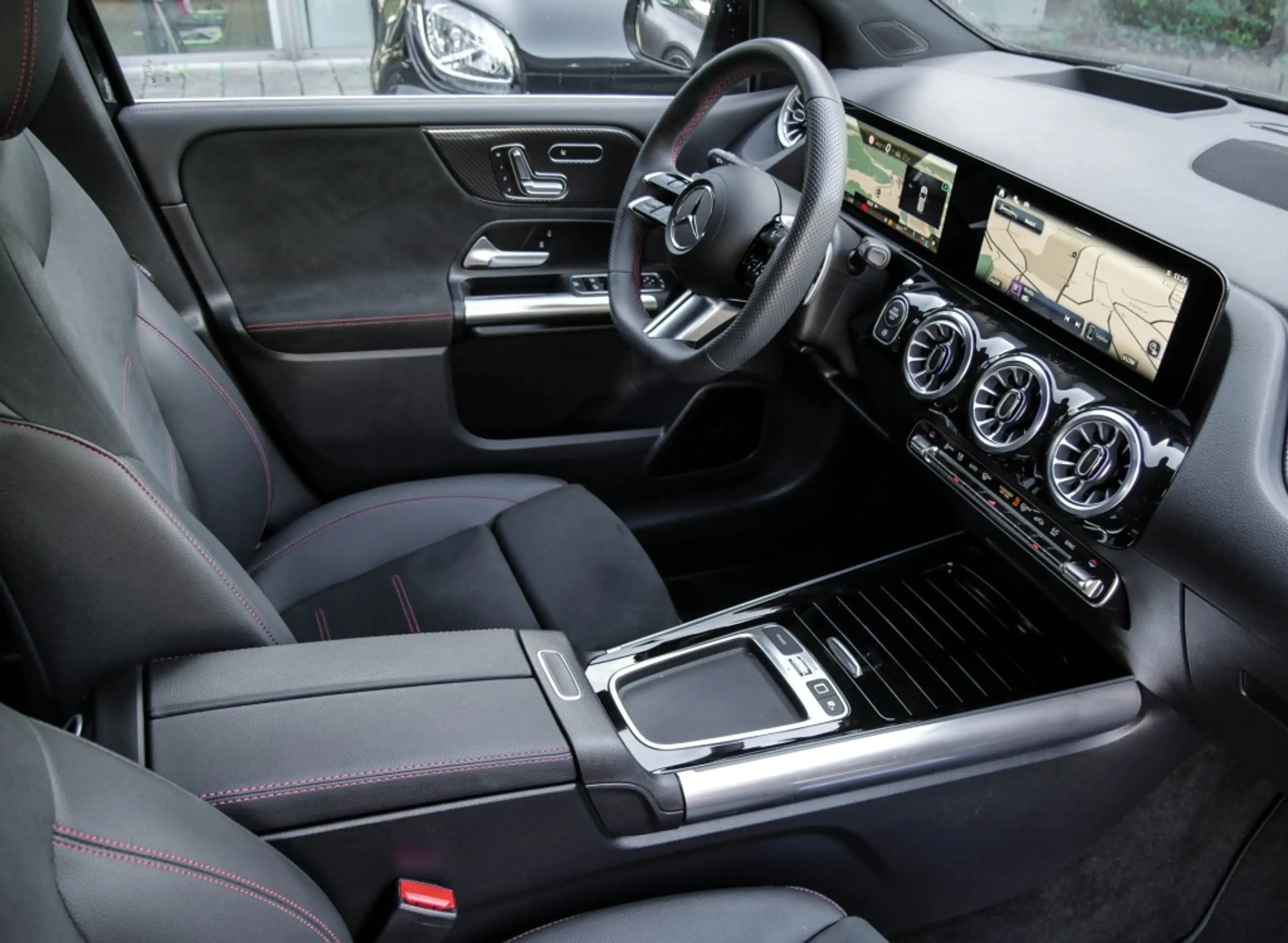Mercedes-Benz B 200 d AMG-Sport/Pano/360/Dist/MLB/Keyl/HUD/18" — photo 4
