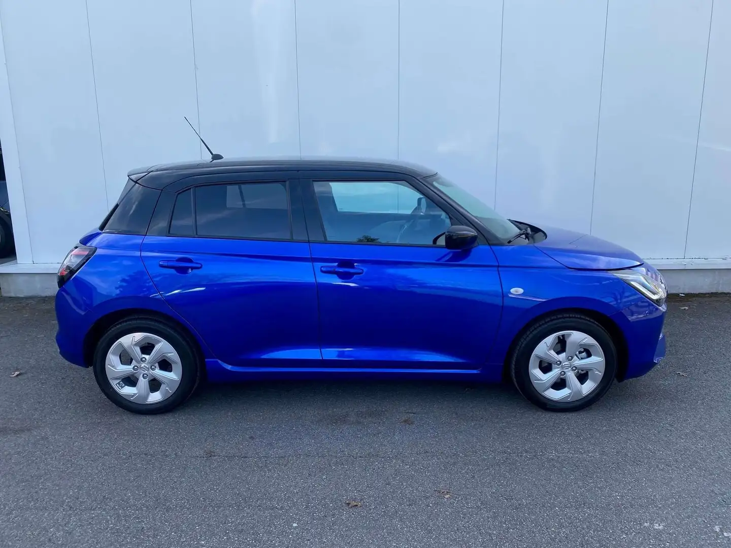 Suzuki Swift 1.2i SHVS Grand Luxe + 12V *Duo Tone* Bleu - 2