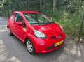 Toyota Aygo 1.0-12V + Rood - thumbnail 3