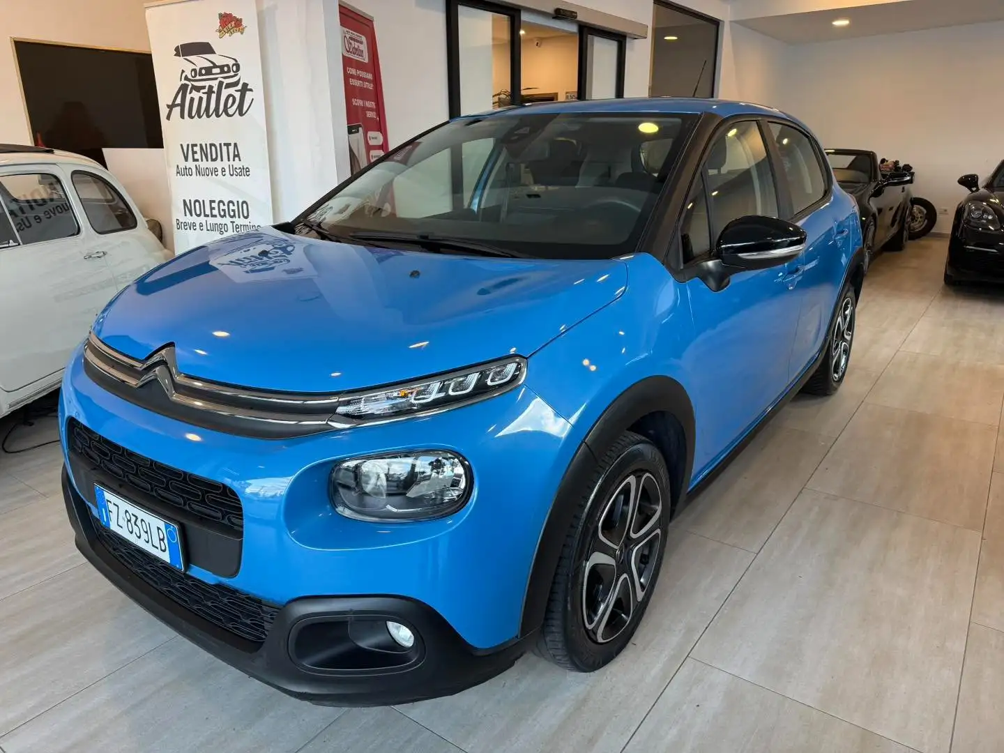 Citroen C3 1.2 puretech Shine s Blauw - 1