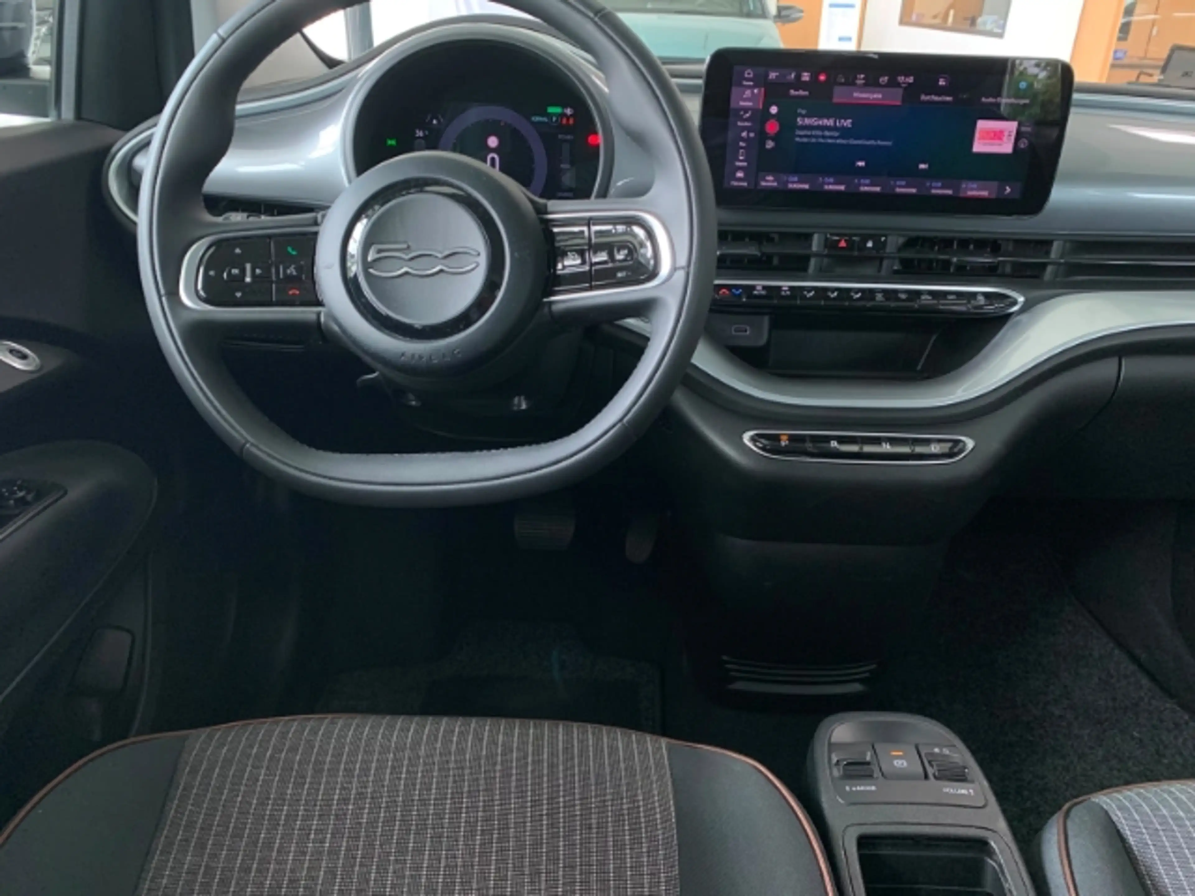Fiat 500e Icon Navi Digitales Cockpit Klimaautom Keyless Sta — photo 11