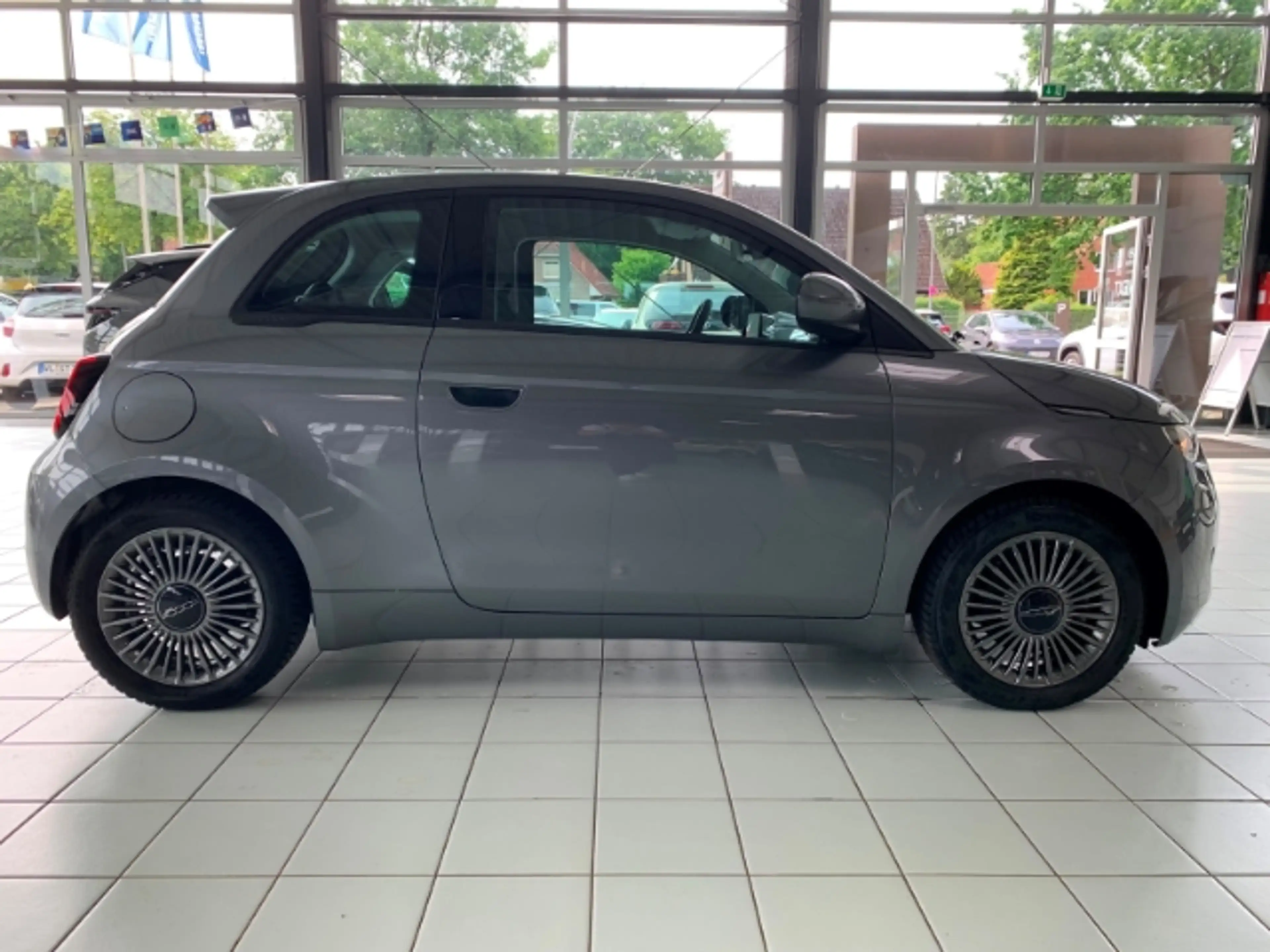 Fiat 500e Icon Navi Digitales Cockpit Klimaautom Keyless Sta — photo 4