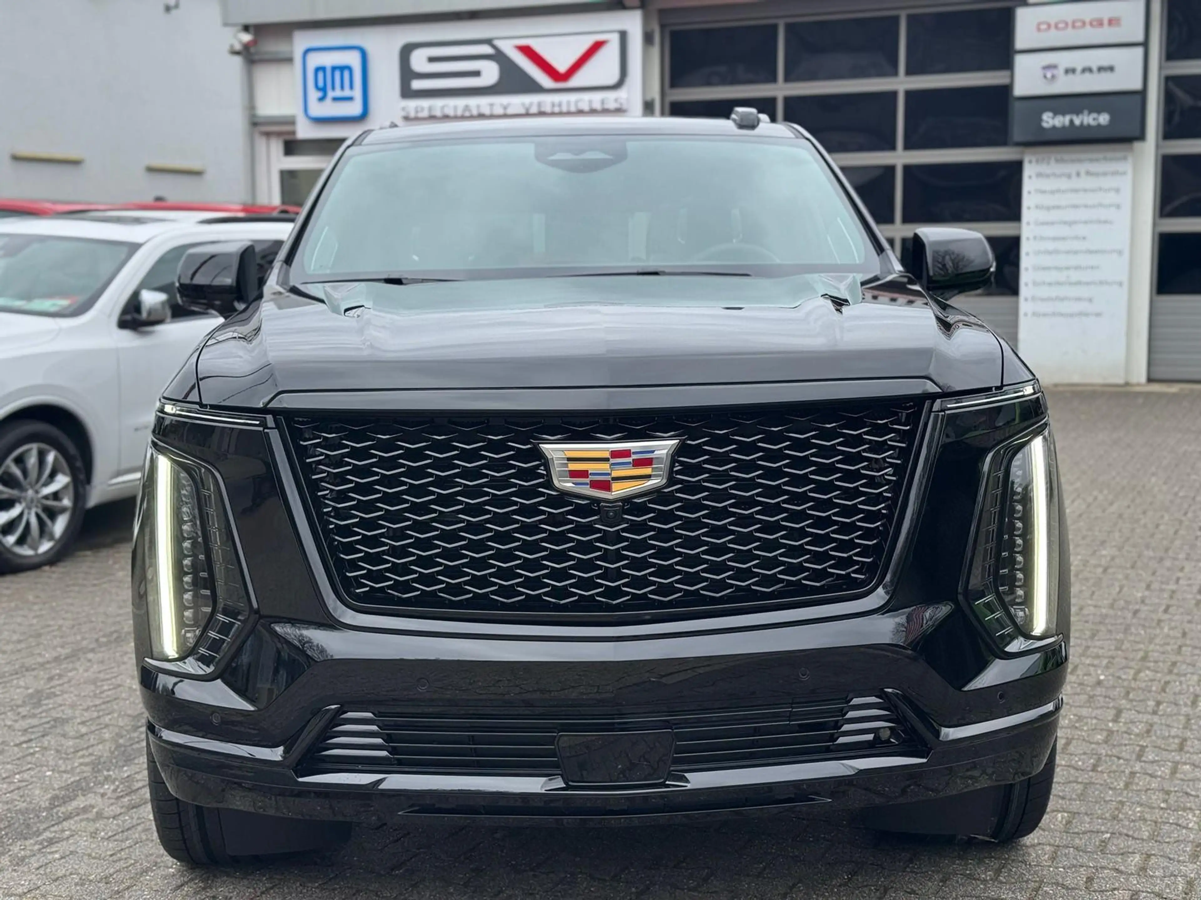 Cadillac Escalade ESV 6.2 V8 Platinum Sport 2026 ABV +24" — photo 11