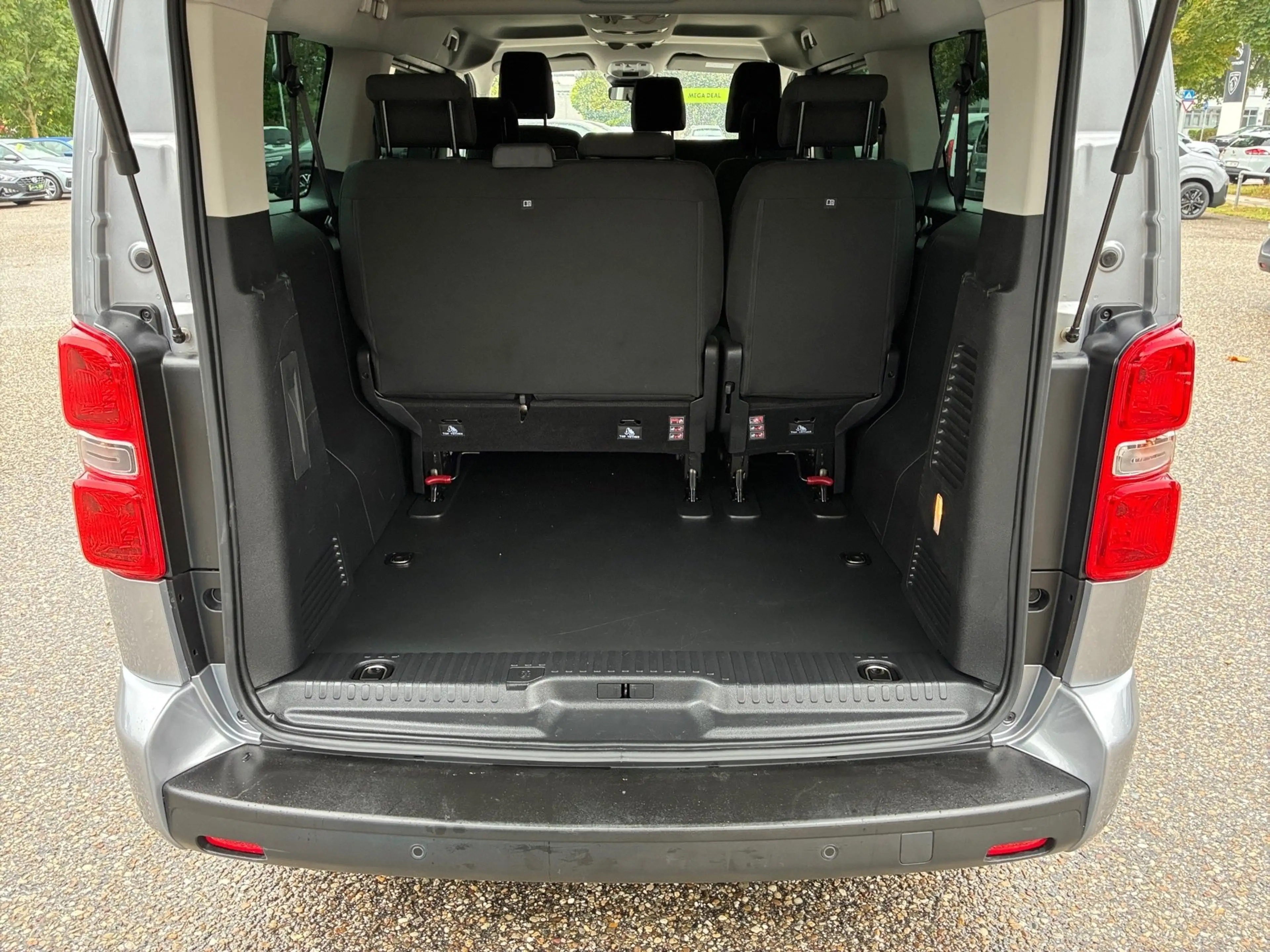 Peugeot Traveller 2.0 BlueHDi 180 L3 LED — photo 12