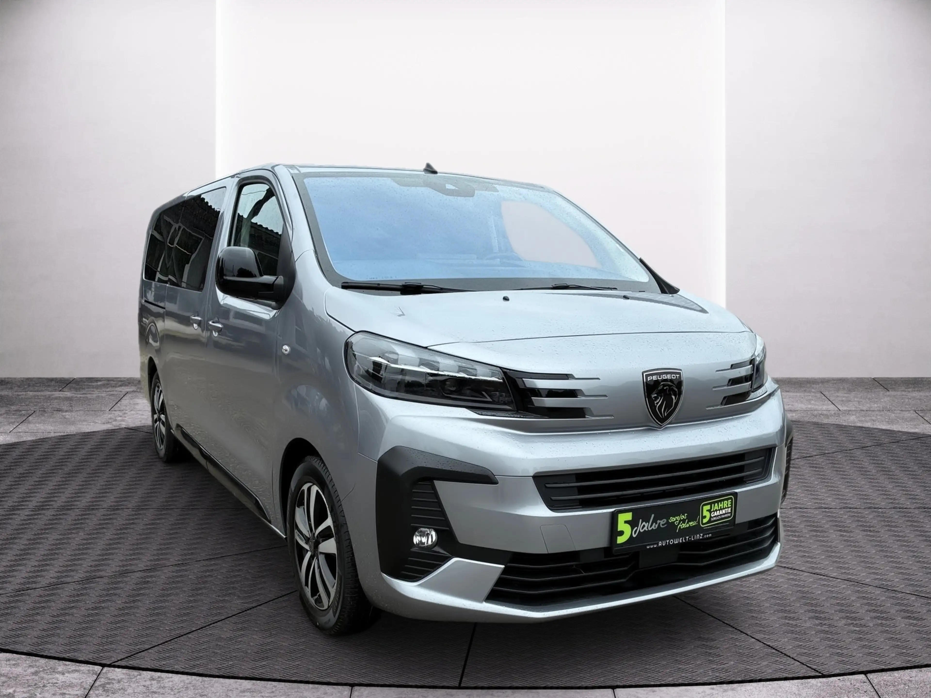 Peugeot Traveller 2.0 BlueHDi 180 L3 LED — photo 17