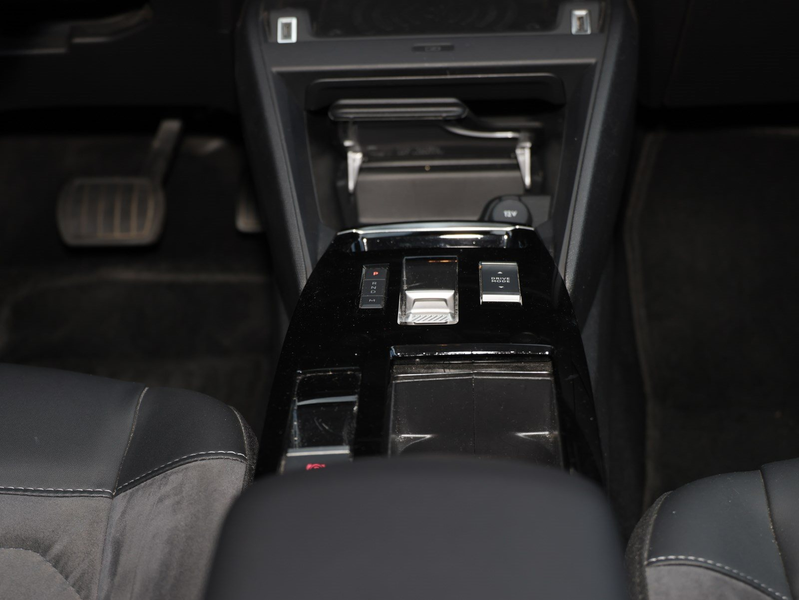 Citroen C4 1,2 Ltr - PureTech / Max / 131 PS / Sitzh. / Navi — photo 12