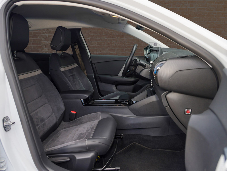 Citroen C4 1,2 Ltr - PureTech / Max / 131 PS / Sitzh. / Navi — photo 8
