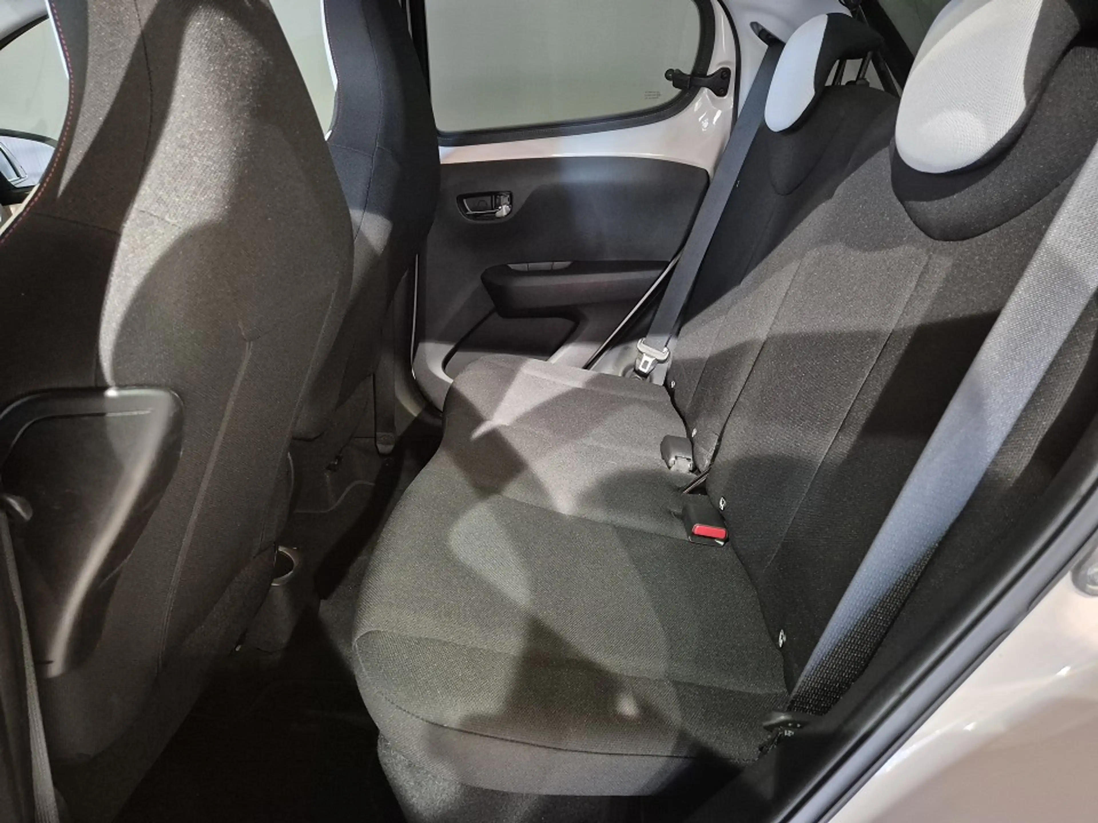 Citroen C1 SHINE VTI 72 S&S Klima/ACAA/Touchscreen/Keyless Sh — photo 6