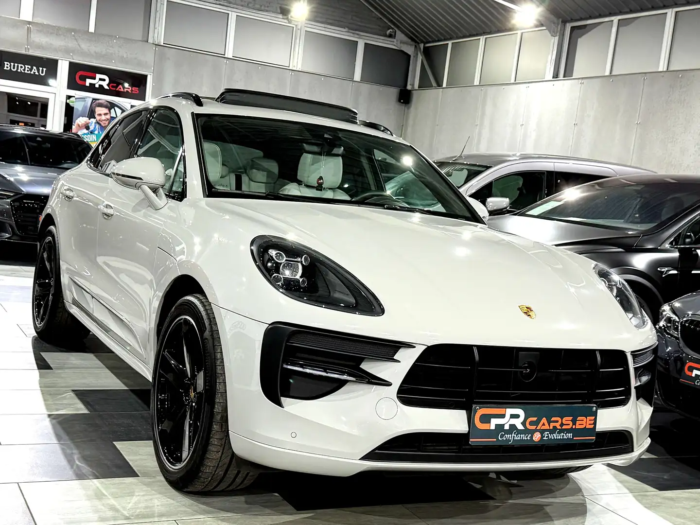Porsche Macan 2.0 Turbo PDK SportDesign 1e Main Etat Neuf Grigio - 2