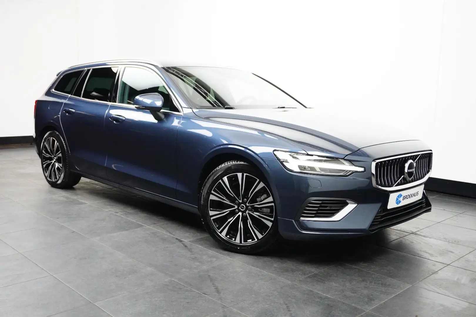 Volvo V60 2.0 T6 Plug-in hybrid AWD Plus Bright Long Range | Blauw - 2