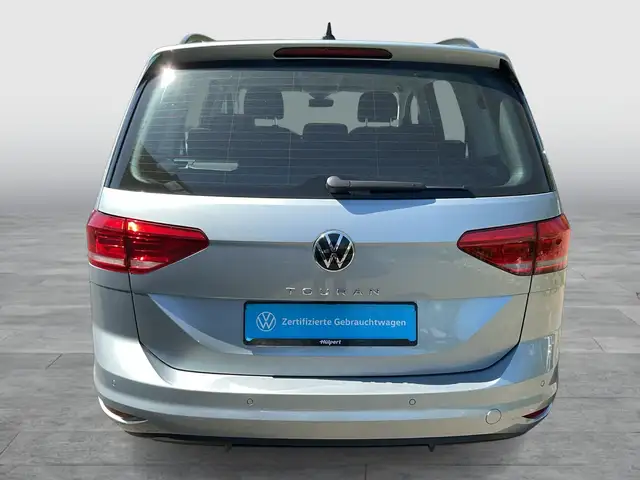 Volkswagen Touran view 5
