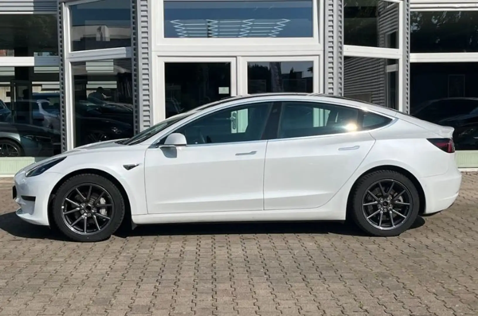 Tesla Model 3 Standard RWD Plus Wit - 2