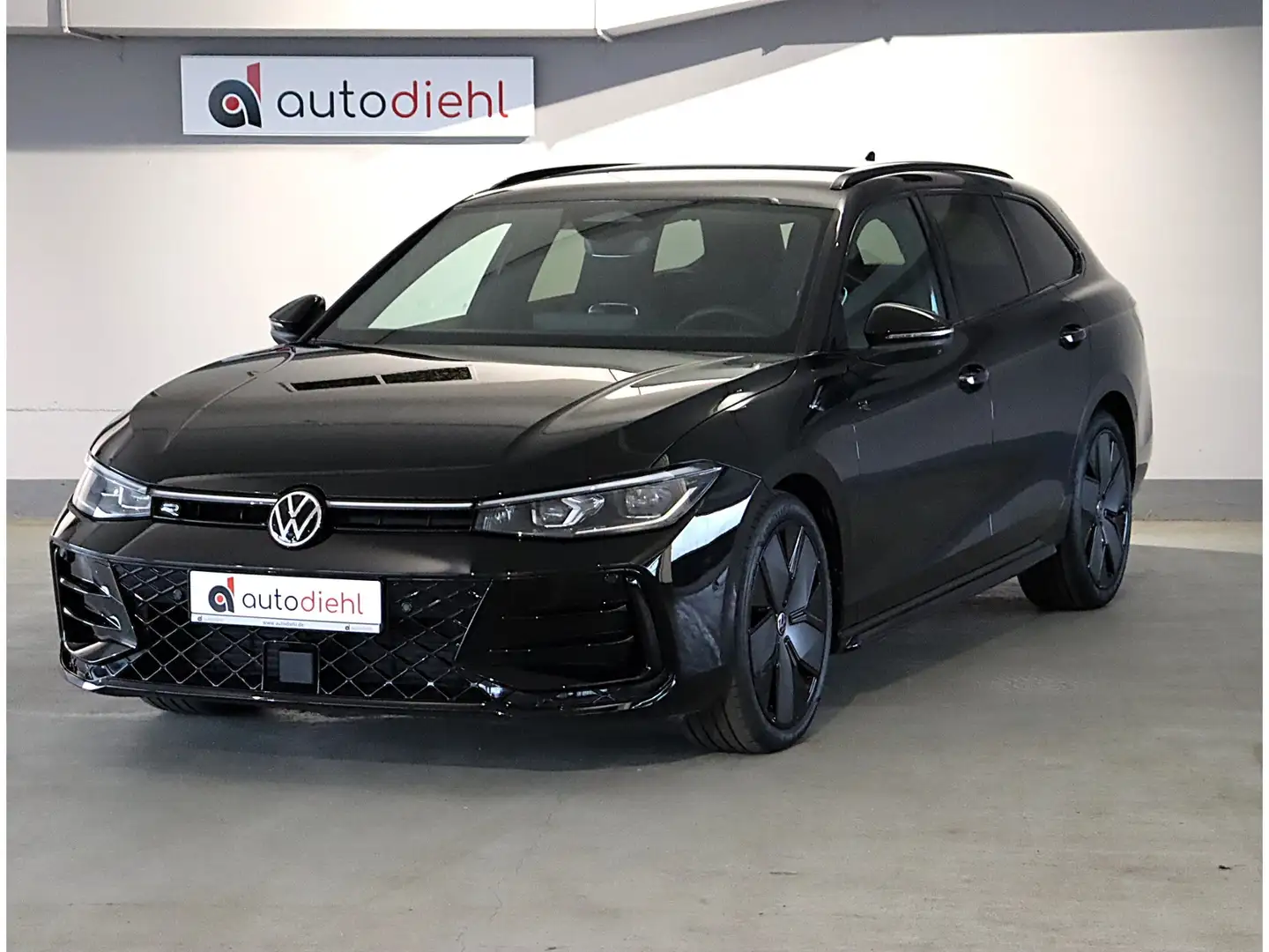 Volkswagen Passat Variant 2.0 TDI DSG 4M R-Line *AHK*PANO Zwart - 2