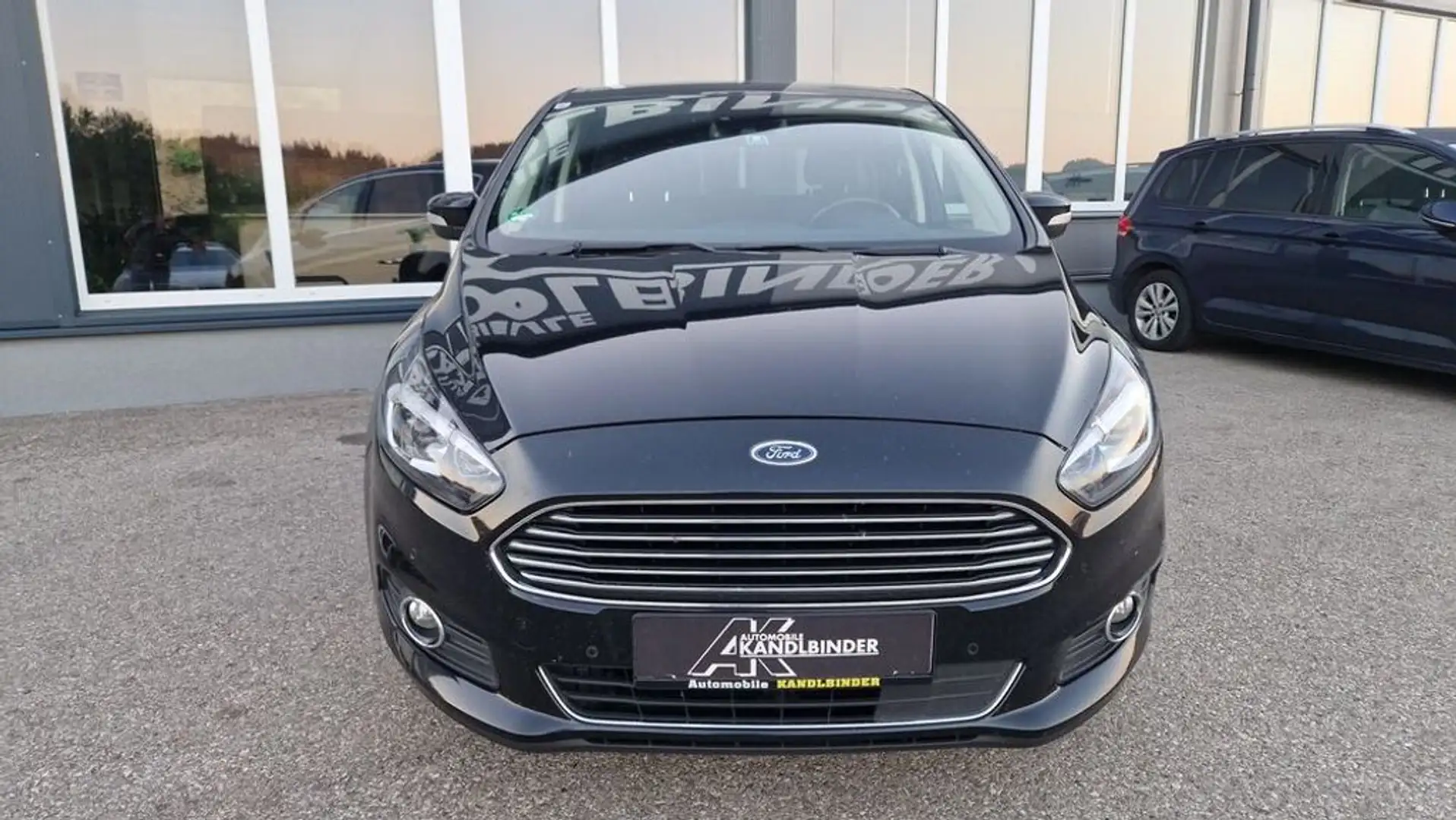 Ford S-Max Titanium 2.0 EcoBlue SCR AWD Aut. ''7-Sitzer'' Schwarz - 2