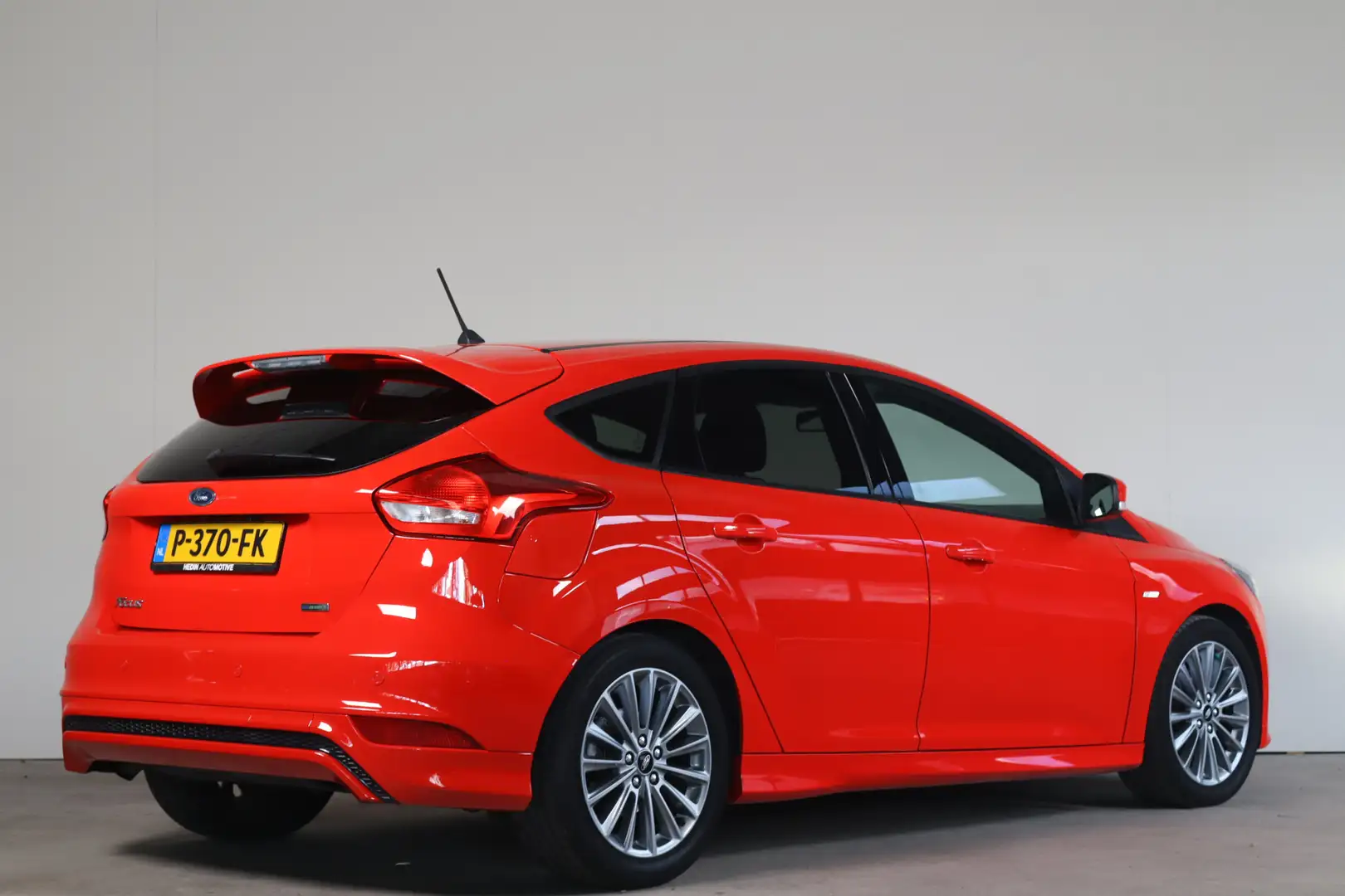 Ford Focus 1.0 Ecoboost ST-Line Camera I Apple I Airco Rood - 2