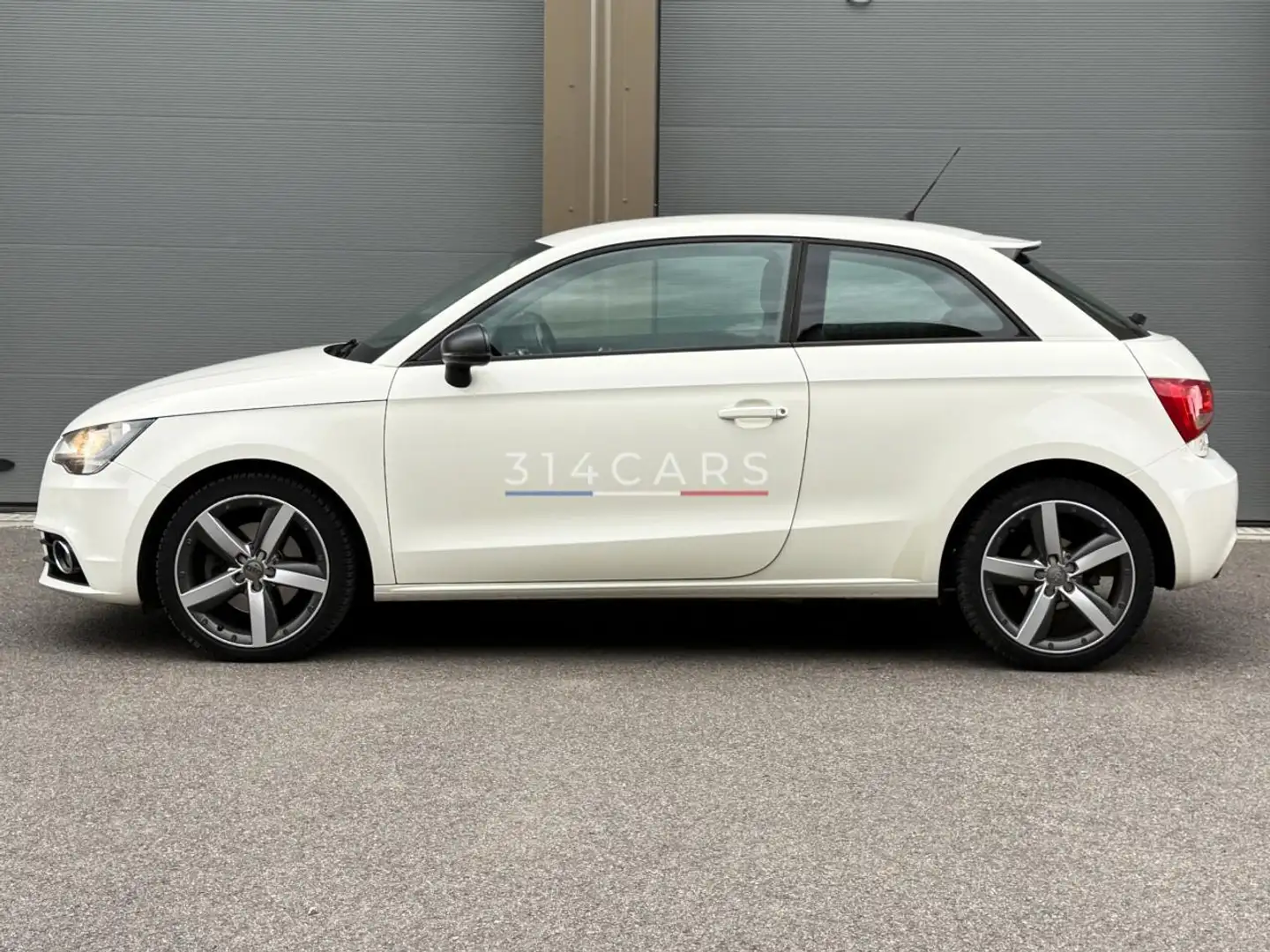 Audi A1 A1 1.6 TDI 105 Ambition Blanc - 2