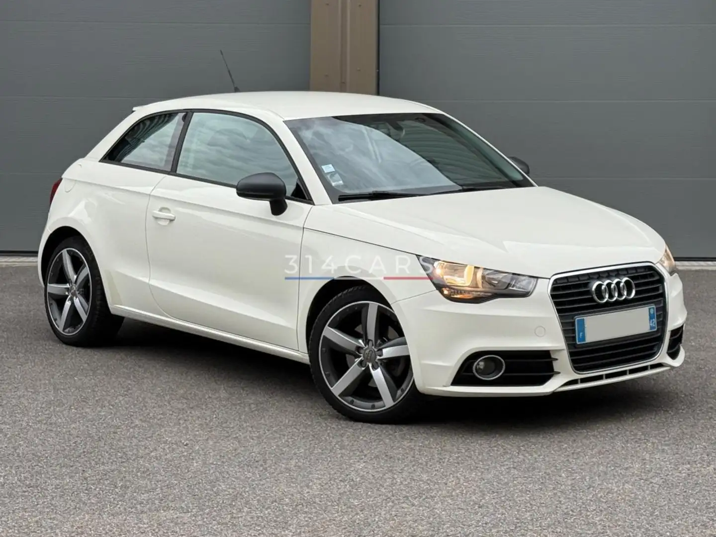 Audi A1 A1 1.6 TDI 105 Ambition Blanc - 1