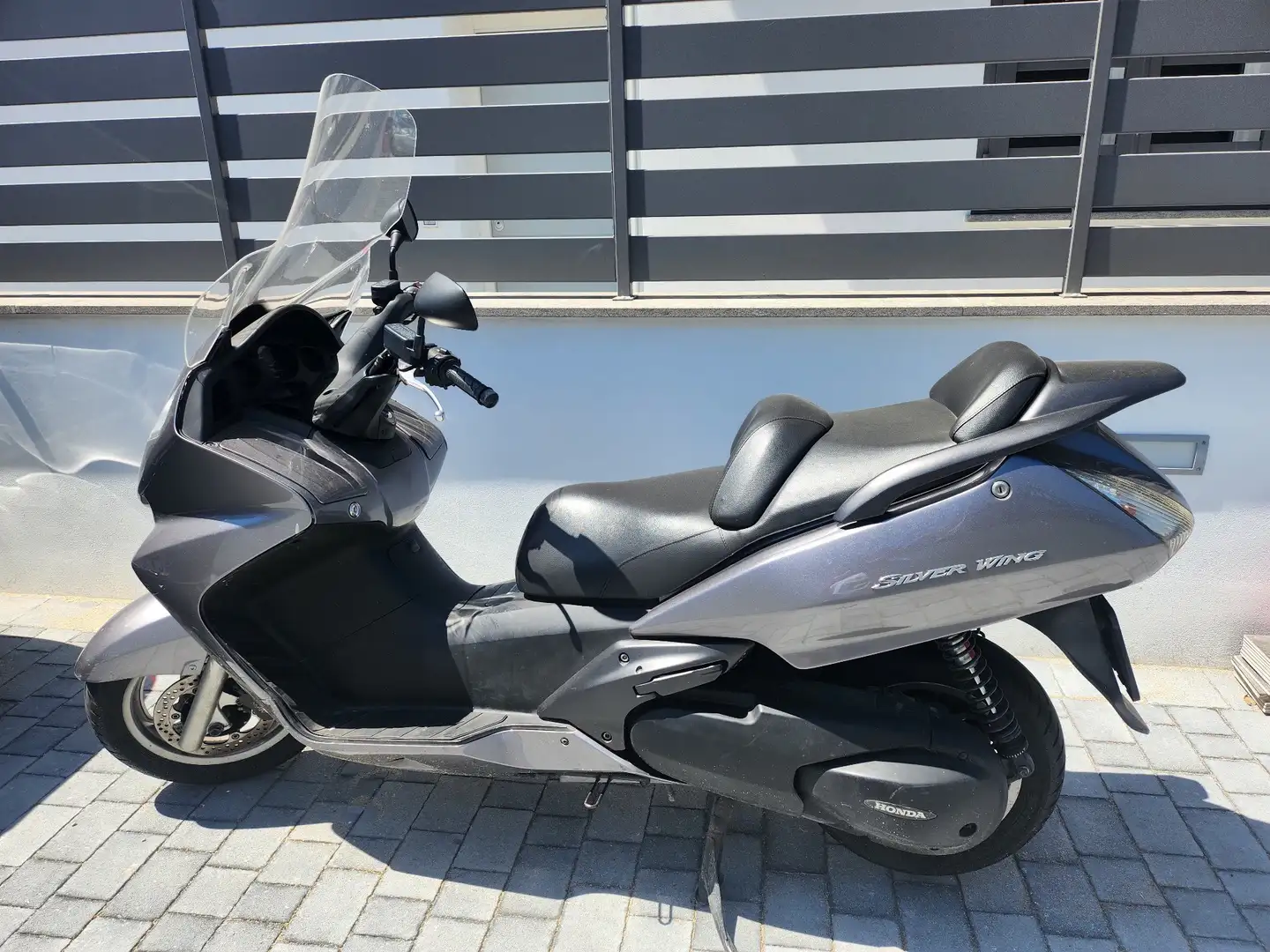 Honda Silver Wing 600 Silber - 1