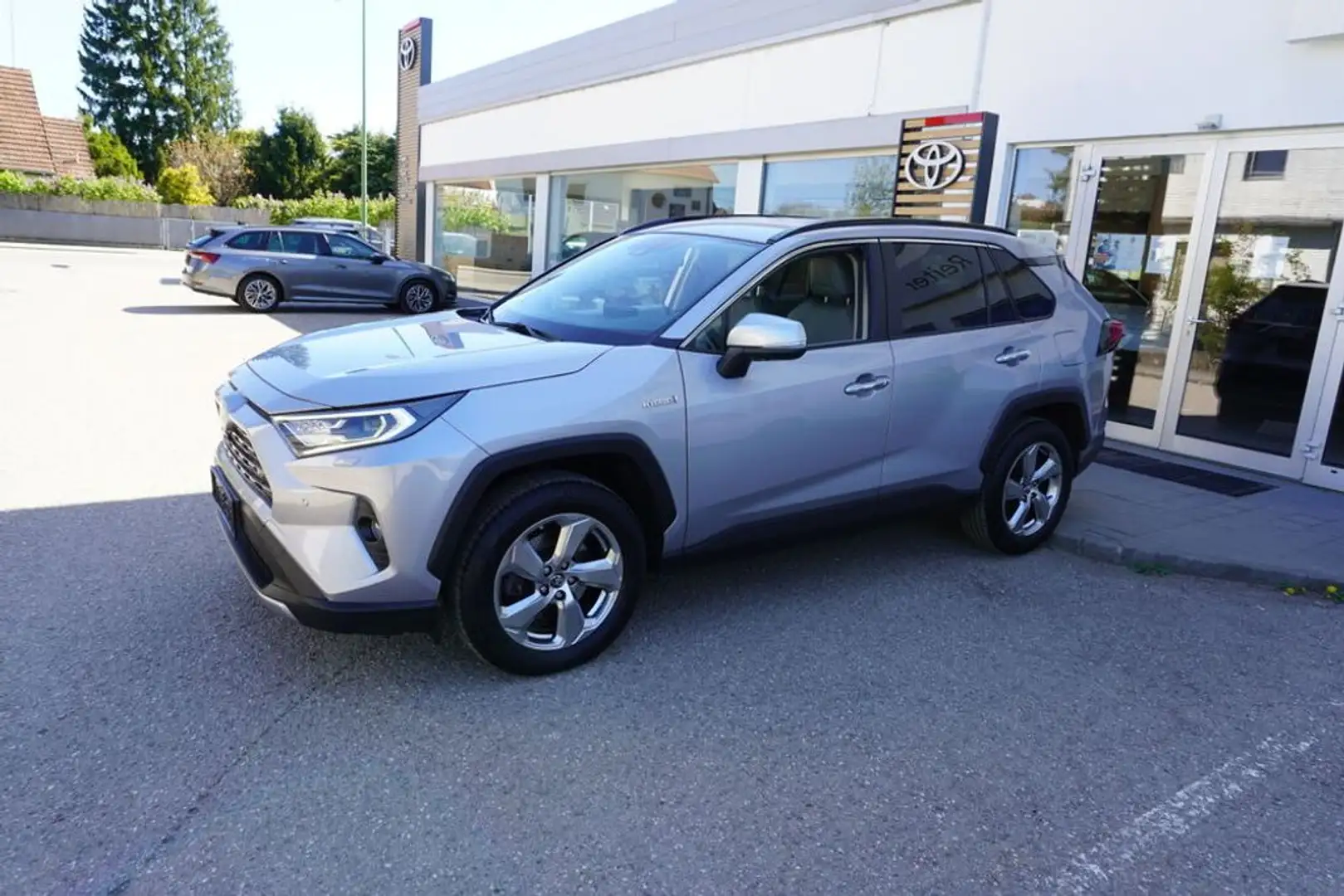 Toyota RAV 4 2,5 Hybrid VIP AWD *AHK* Silber - 2