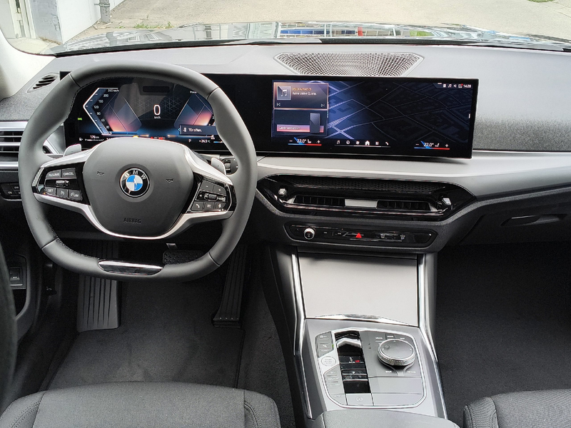BMW 318 i Touring — photo 11