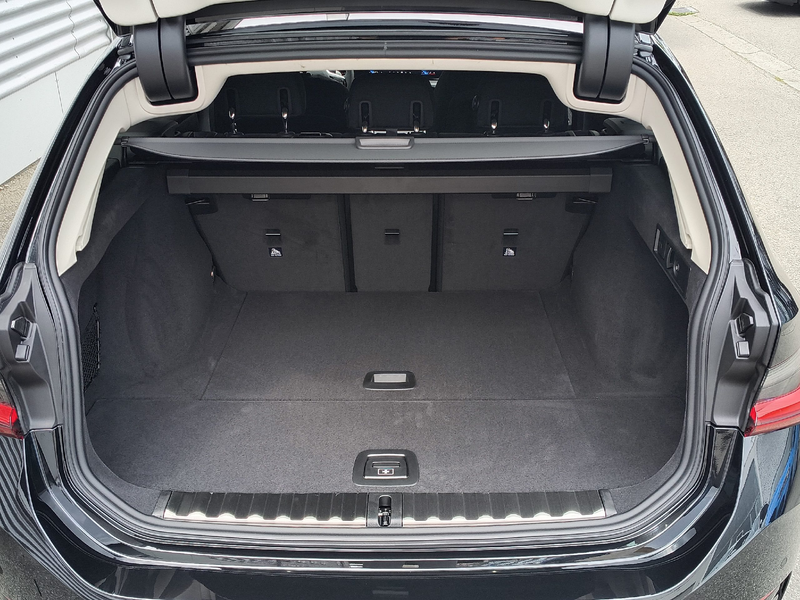 BMW 318 i Touring — photo 7